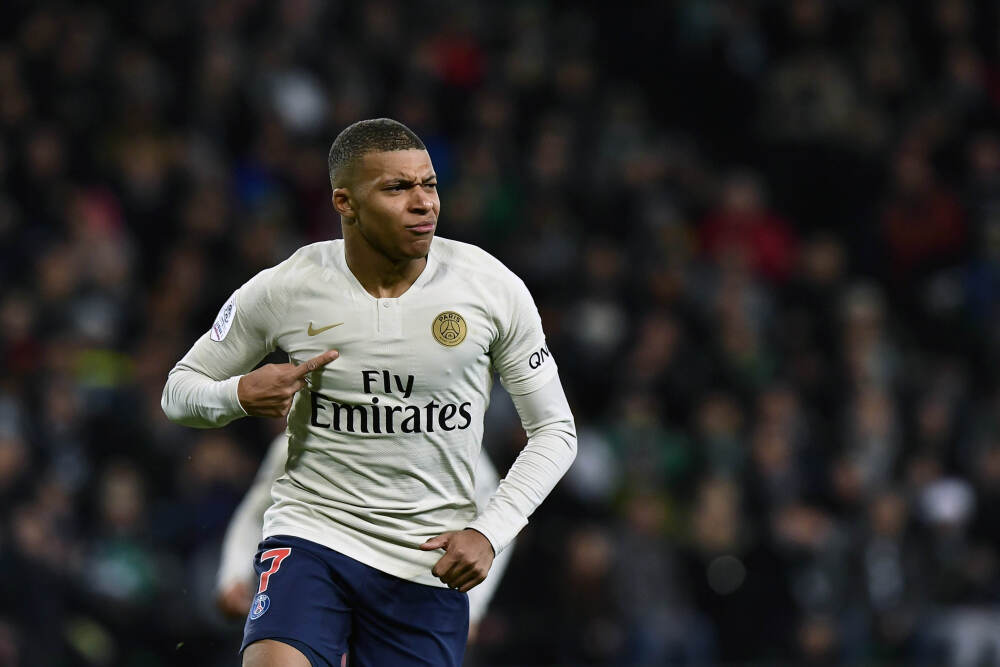 美国派出重兵“合围伊朗”，伊朗：将以“最强硬方式”回应美任何攻击